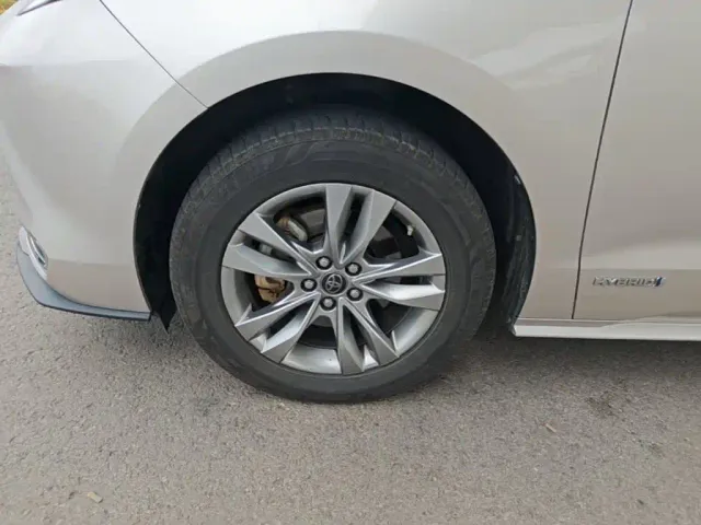 Toyota Sienna — Фото автомобиля 22