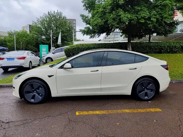 Tesla Model 3 — Фото автомобиля 3