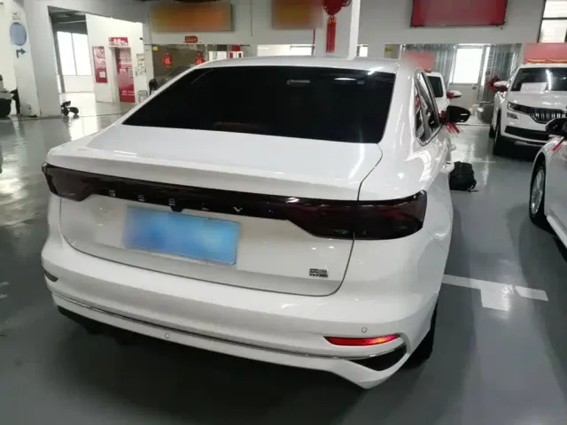 Geely Emgrand — Фото автомобиля 5