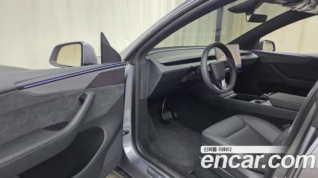 Tesla Model Y — Фото автомобиля 9