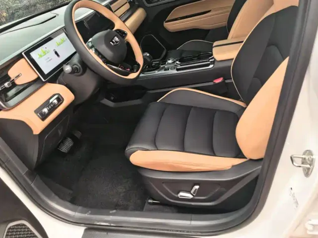 Geely ICON — Фото автомобиля 9