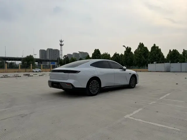 Geely Galaxy Xingyao 8 — Фото автомобиля 4