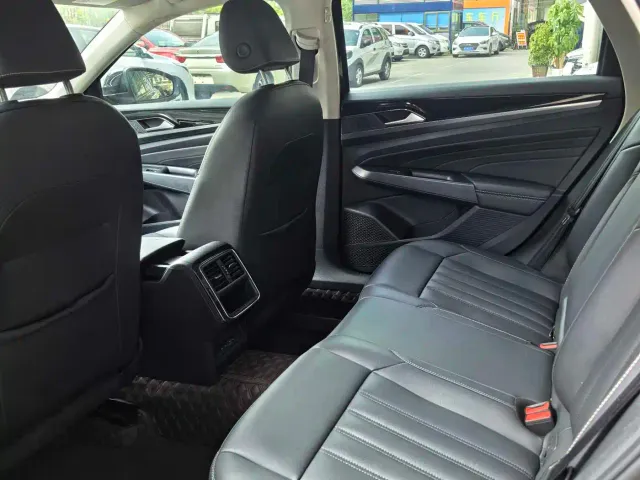 Volkswagen Passat — Фото автомобиля 8
