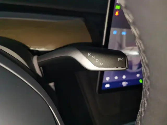 Tesla Model Y — Фото автомобиля 9