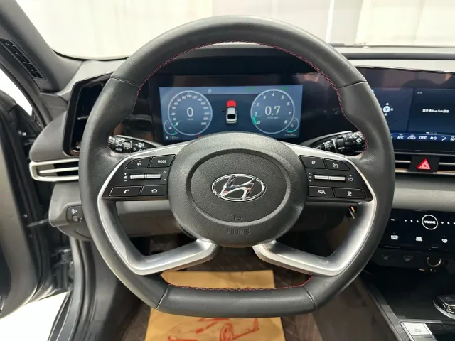 Hyundai Elantra — Фото автомобиля 11