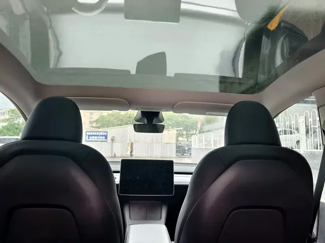 Tesla Model Y — Фото автомобиля 12