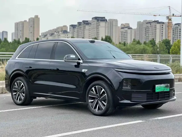 Li Auto Li Auto L6 2025 Pro Smart Renewal Edition — Фото автомобиля 3
