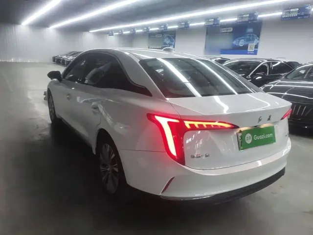 Hongqi E-QM5 — Фото автомобиля 4