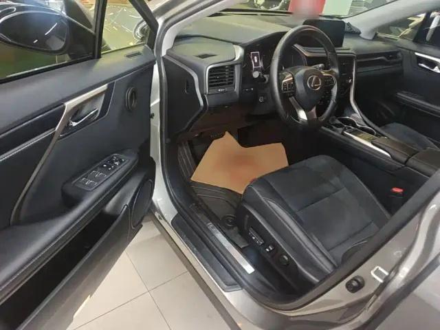 Lexus RX — Фото автомобиля 15