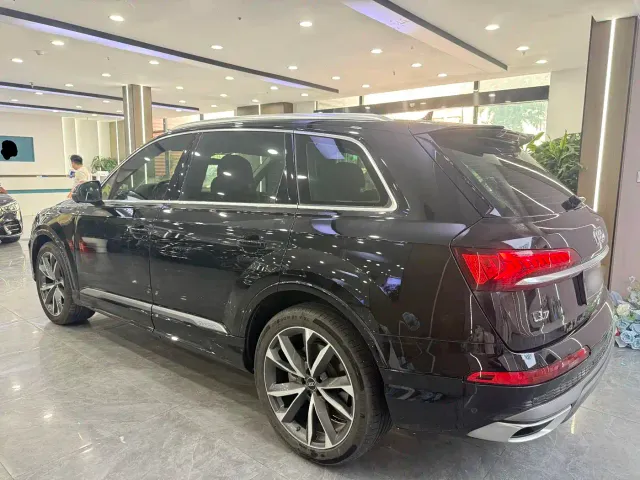 Audi Q7 — Фото автомобиля 9