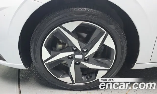 Hyundai Avante CN7 — Фото автомобиля 5