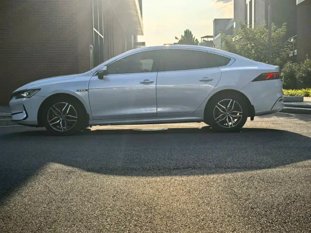 BYD Qin PLUS — Фото автомобиля 8