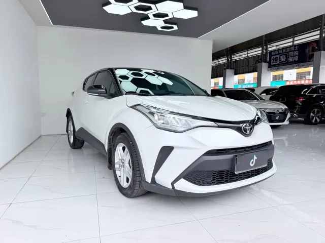Toyota C-HR — Фото автомобиля 3