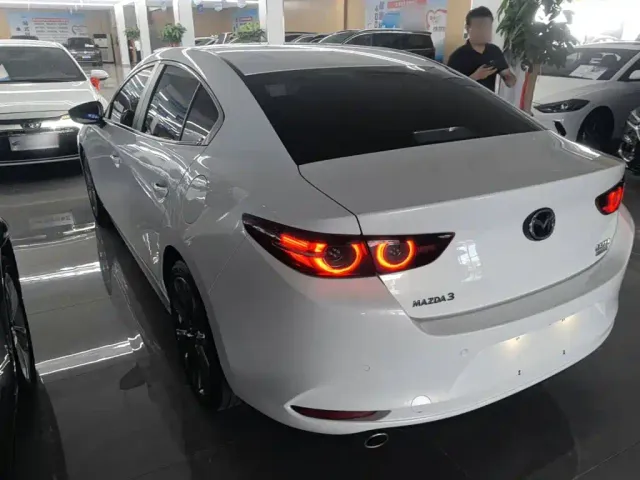 Mazda Axela — Фото автомобиля 22