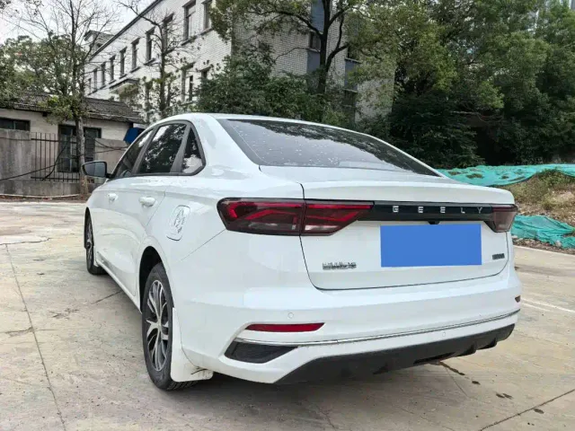 Geely Emgrand — Фото автомобиля 7