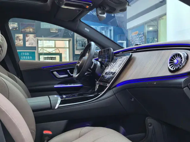 Mercedes-Benz EQE SUV — Фото автомобиля 14