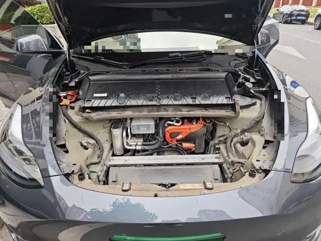 Tesla Model Y — Фото автомобиля 16