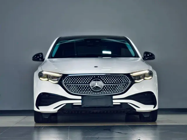 Mercedes-Benz E-Class — Фото автомобиля 2