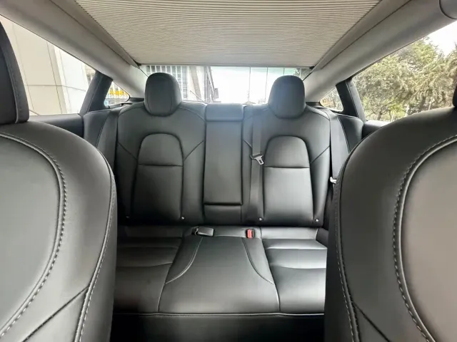 Tesla Model 3 — Фото автомобиля 9