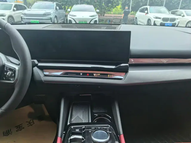 BMW BMW i5 2024 eDrive 35L Premium Model M Sport Package — Фото автомобиля 14