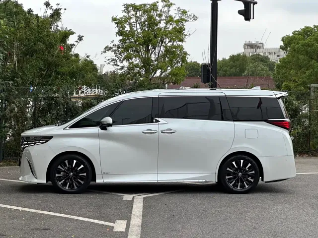 Toyota Alphard — Фото автомобиля 7