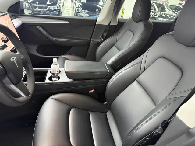 Tesla Model Y — Фото автомобиля 8