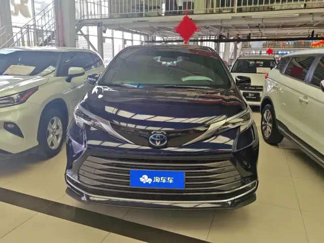 Toyota Sienna — Фото автомобиля 2