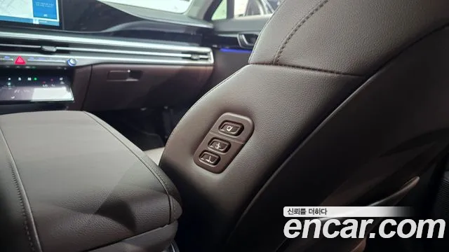 Hyundai Grandeur Grandeur (GN7) 2.5 Бензин 2WD — Фото автомобиля 25