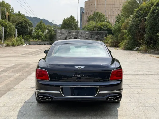 Bentley Flying Spur — Фото автомобиля 7