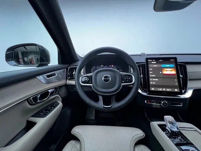 Volvo XC90 — Фото автомобиля 19