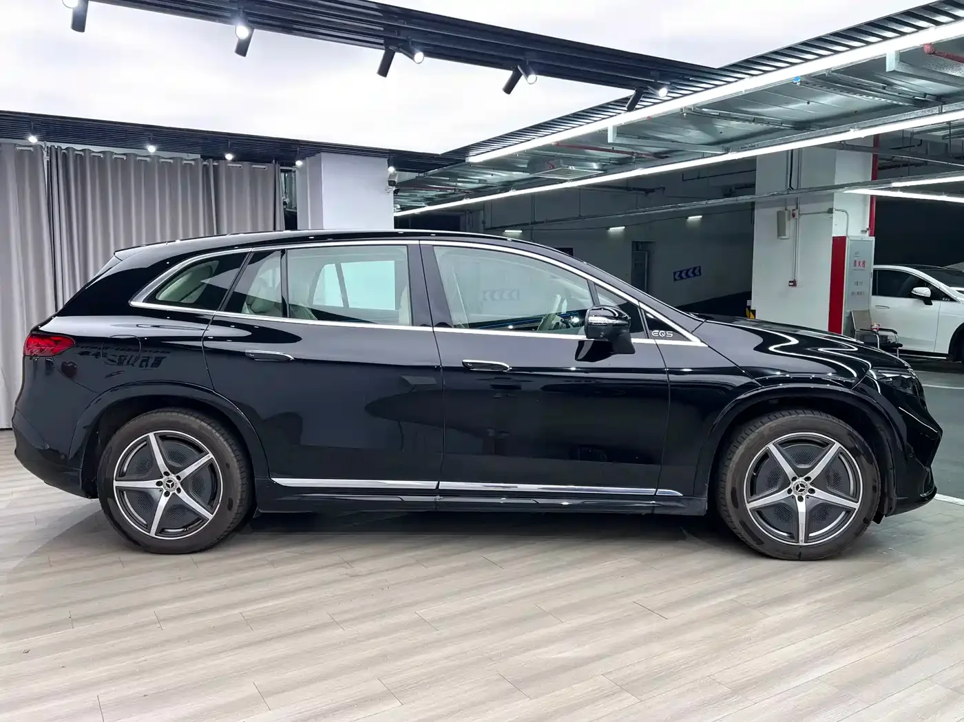 Mercedes-Benz Mercedes-Benz EQS SUV 2023 450 4MATIC Pioneer Edition — Фото автомобиля 5