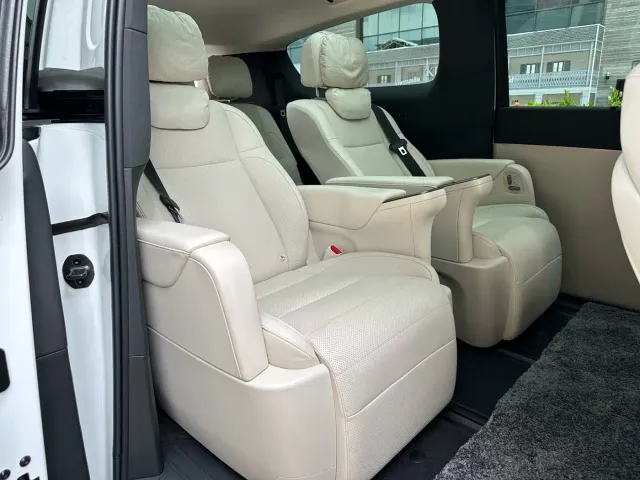 Li Auto MEGA — Фото автомобиля 17