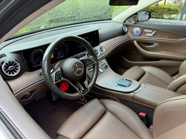 Mercedes-Benz E-Class — Фото автомобиля 8