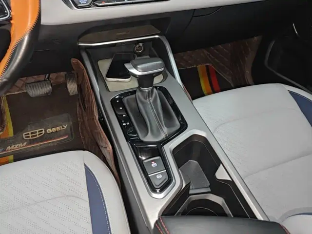 Geely Emgrand — Фото автомобиля 13