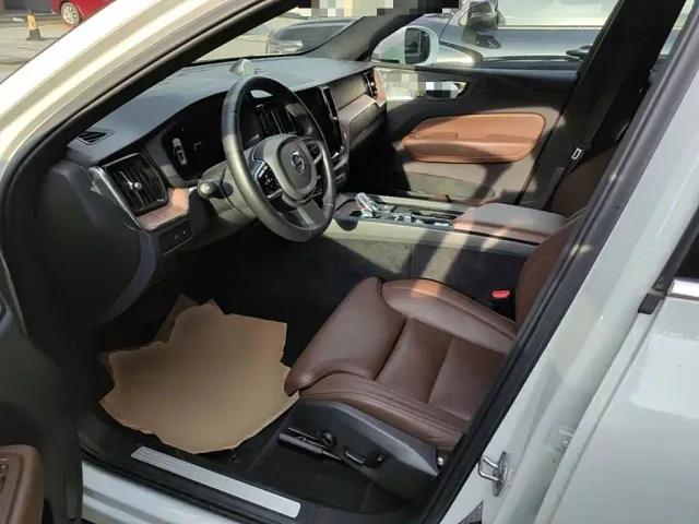 Volvo XC60 — Фото автомобиля 21