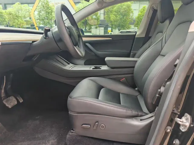 Tesla Model Y — Фото автомобиля 4