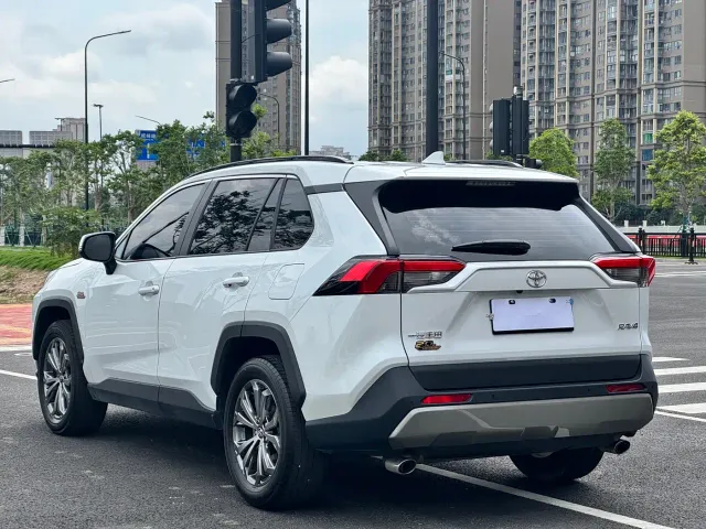 Toyota RAV4 — Фото автомобиля 11