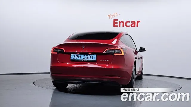 Tesla Model 3 — Фото автомобиля 4