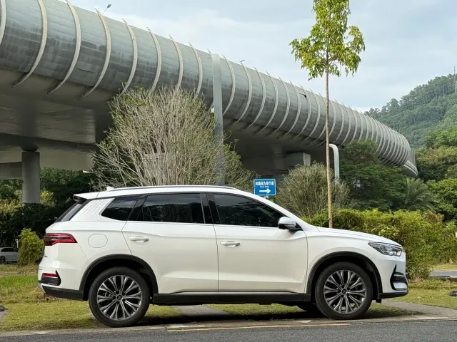 BYD Song Pro — Фото автомобиля 6