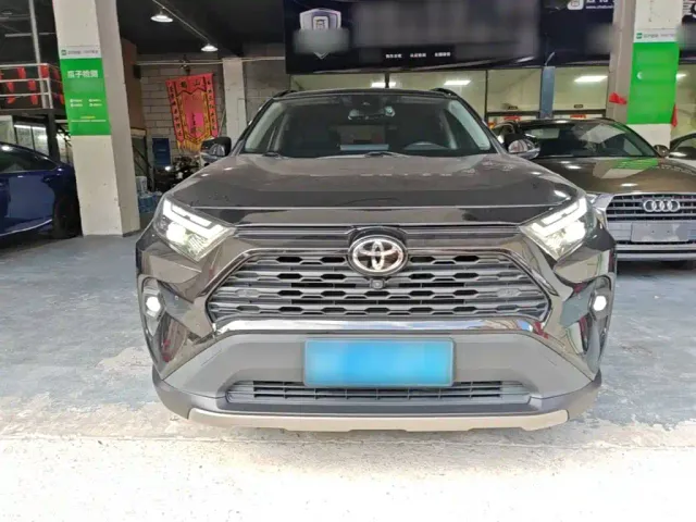 Toyota RAV4 — Фото автомобиля 2