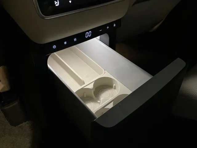 Li Auto MEGA — Фото автомобиля 10
