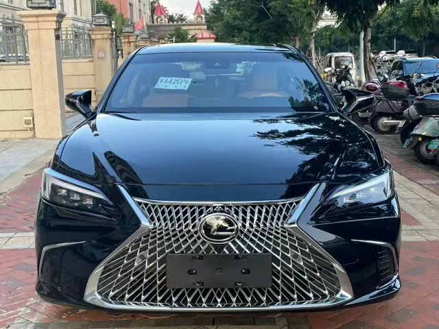Lexus ES — Фото автомобиля 2