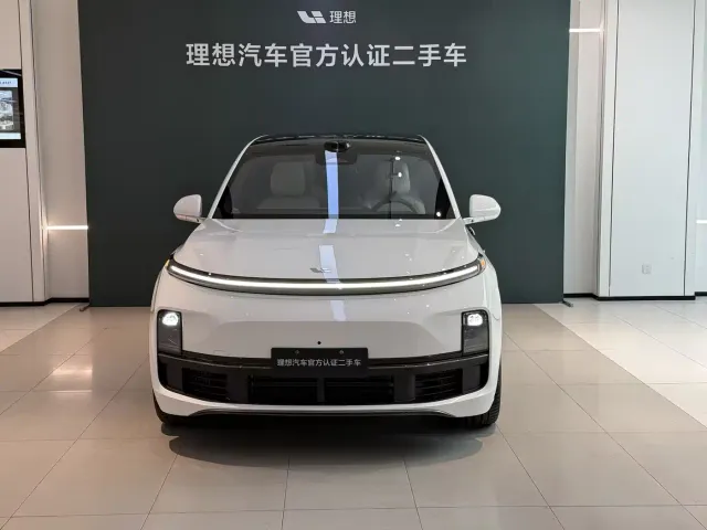 Li Auto L8 — Фото автомобиля 4