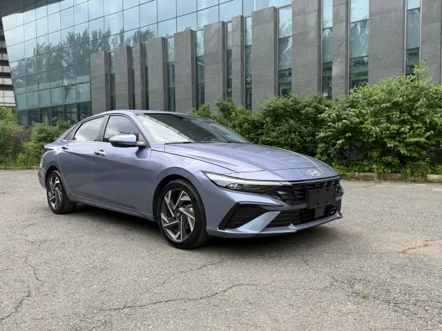 Hyundai Elantra — Фото автомобиля 3