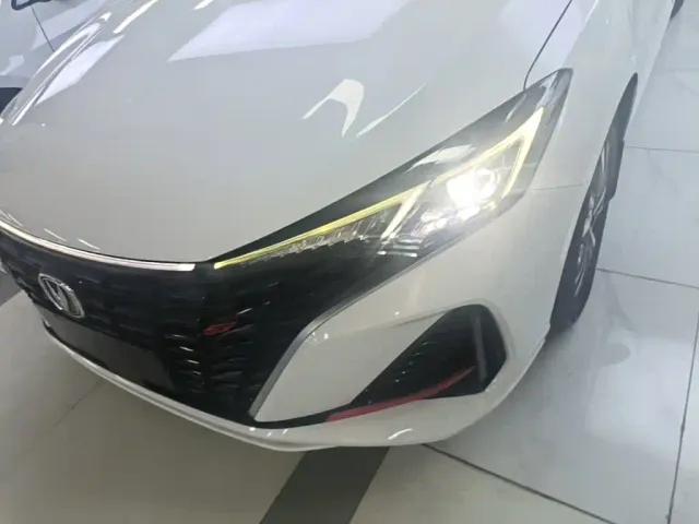 Changan Eado — Фото автомобиля 17