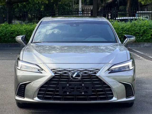 Lexus ES — Фото автомобиля 3