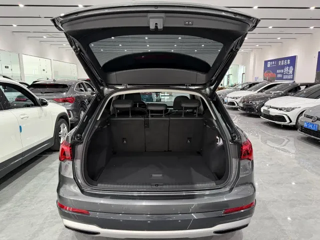 Audi Q3 — Фото автомобиля 10