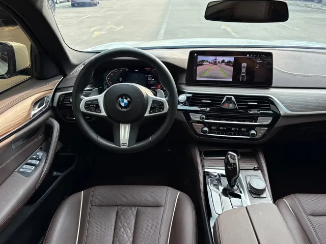 BMW 5 Series — Фото автомобиля 8