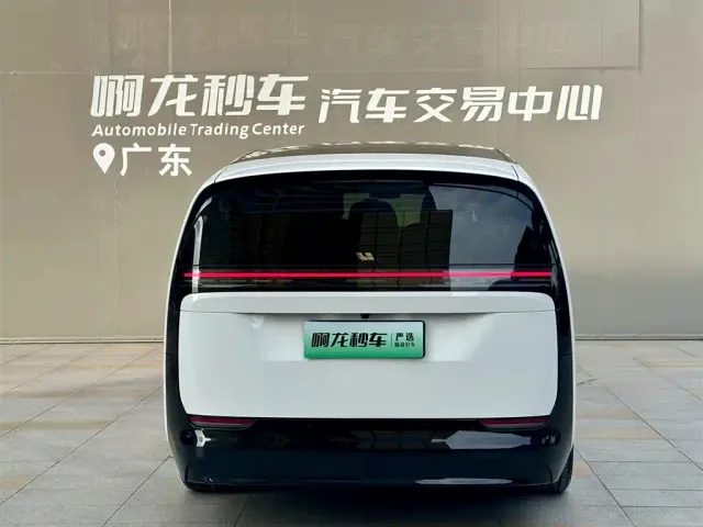 Li Auto MEGA — Фото автомобиля 4
