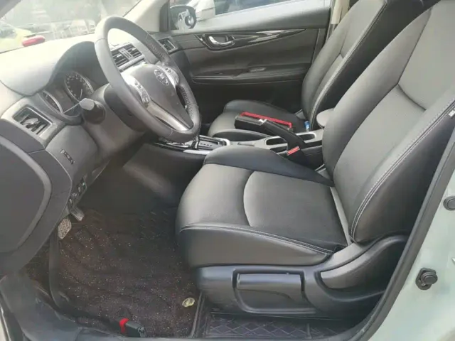 Nissan Tiida — Фото автомобиля 14